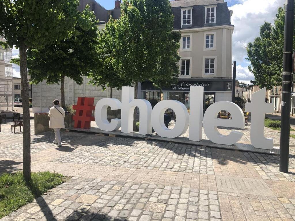 Studio Centre Ville Avec Parking Prive Cholet Kültér fotó