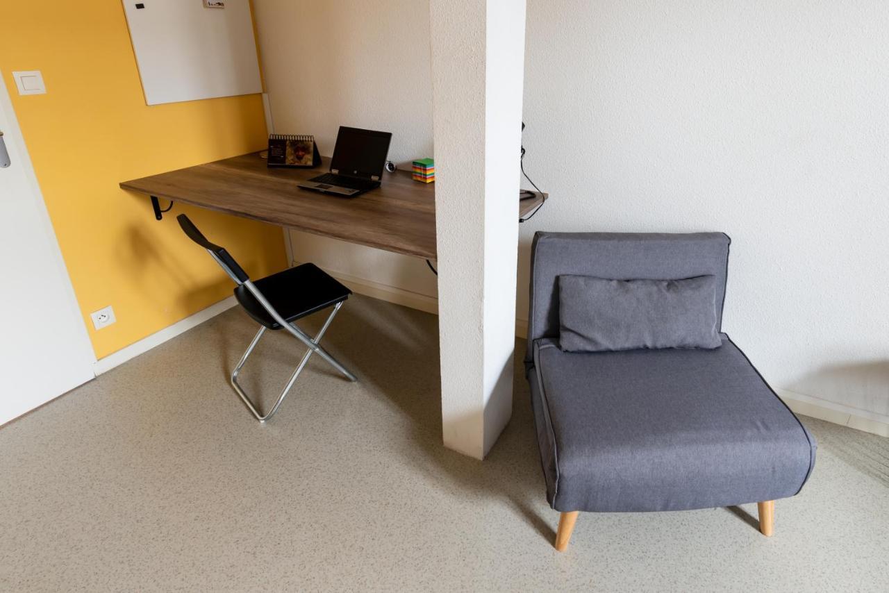 Studio Centre Ville Avec Parking Prive Cholet Kültér fotó