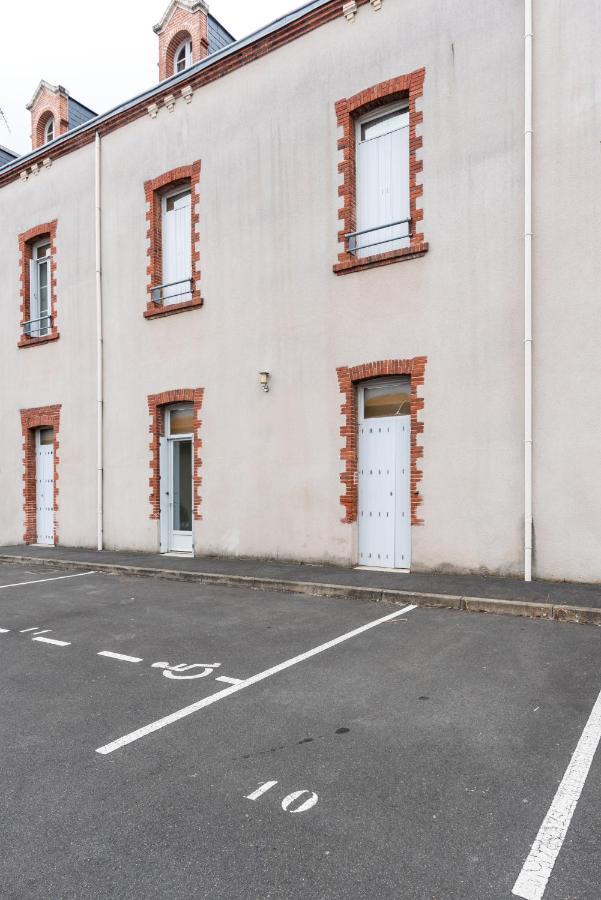 Studio Centre Ville Avec Parking Prive Cholet Kültér fotó